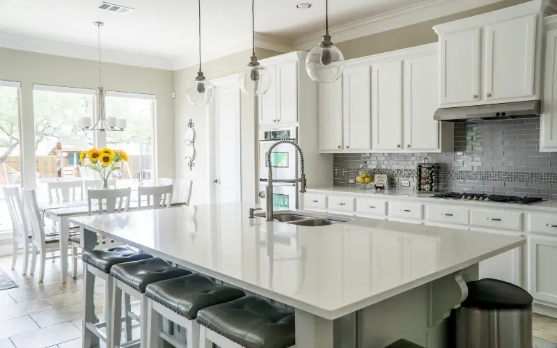 Modern kitchen style is common throughout DeSoto County Mississippi.